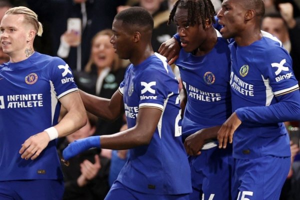Chelsea amargó al Tottenham y sueña con copas europeas