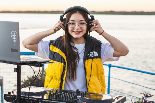 MERCEDEÑA! La Dj Sol lanzó un nuevo set con el bellísimo atardecer de Corrientes