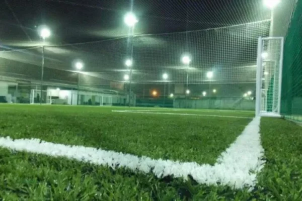 Corrientes: grave tras recibir una descarga eléctrica durante un partido de fútbol