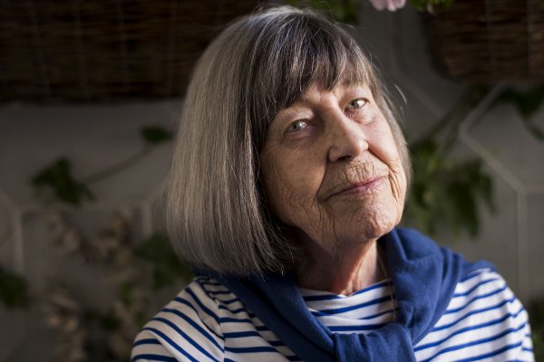 Decir sí, ponerme una camiseta de rayas... La artista sueca de 86 años que ha decubierto cómo envejecer con alegría
