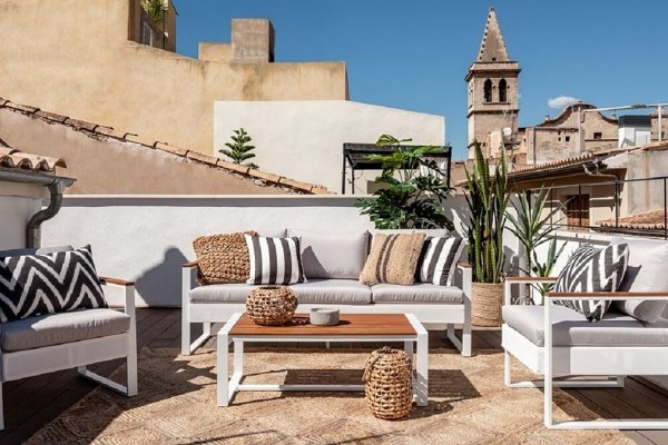 Inspiración mediterránea: cómo decorar un apartamento refrescante (con azotea) en Palma de Mallorca y acertar