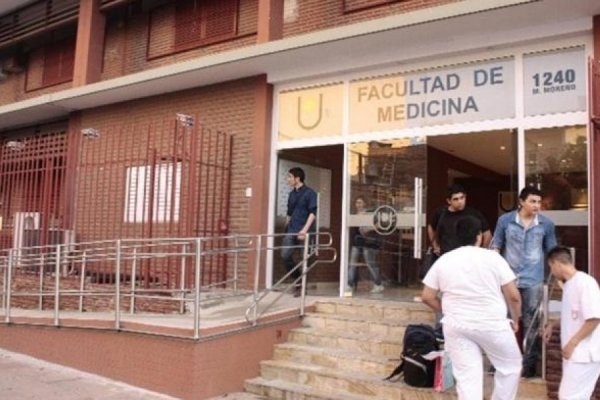 UNNE: I laureati in medicina chiedono la consegna dei diplomi