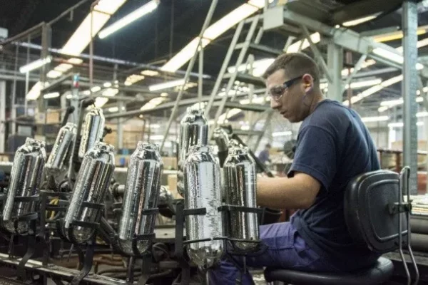 Primer trimestre: la economía cayó y crecen las dudas por un rebote en V