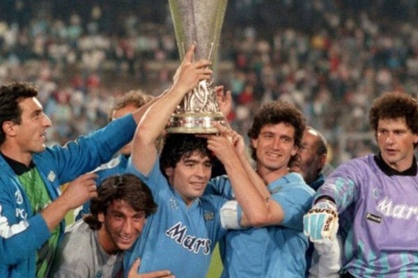 Un día como hoy, Diego Armando Maradona era campeón de la Copa UEFA con Napoli