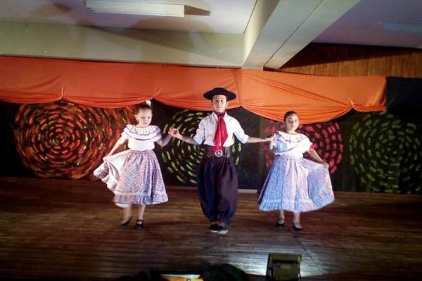 Tres adolescentes correntinos llevan sus danzas hasta el mítico Luna Park