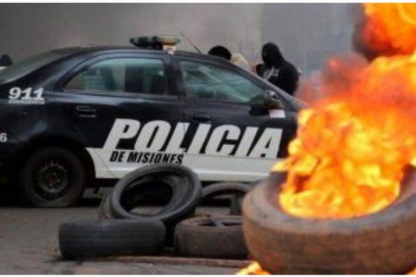 MÁXIMA TENSIÓN! Se sumaron docentes y médicos a las protestas de la policía en Misiones