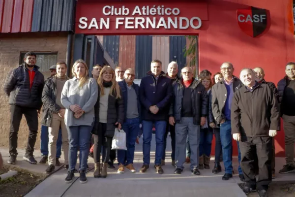 El gobernador inauguró las refacciones del club San Fernando de Resistencia