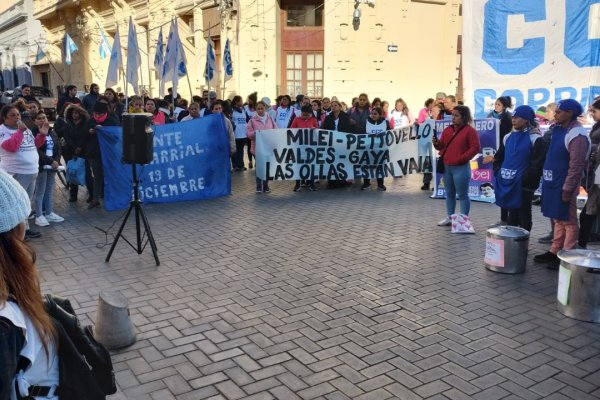 Corrientes: cientos de personas marchan reclamando alimento para comedores