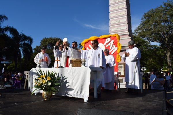 CORPUS CHRISTI: “Jesús Eucaristía nos lleva a reconocer su presencia en el hermano”