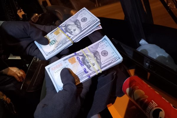 DOLAR BUS! Atrapan a un pasajero con más de 14 mil dólares en Corrientes