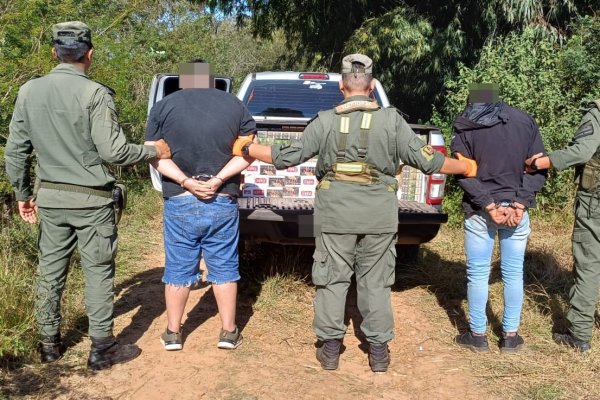 Corrientes: detienen a dos personas que intentaron huir con cargamento de cigarrillos en una camioneta