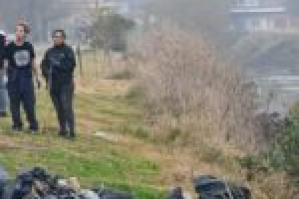 Voluntarios realizaron una jornada de limpieza del Arroyo Napostá