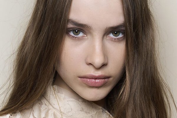 Cómo aclarar las ojeras oscuras e iluminar tu mirada con estos 5 productos