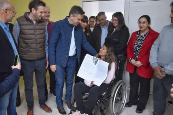 Zdero entregó viviendas a familias en situación vulnerable en Fontana