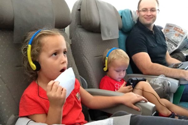 Booking.com revela las tendencias globales de viajes en familia para el invierno 2024