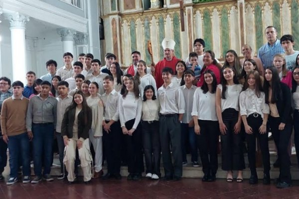 Monseñor Canecin impartió el sacramento de la confirmación en la Catedral