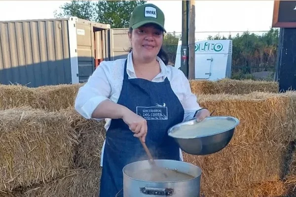 Cocinera correntina ganó premio internacional por su compromiso social