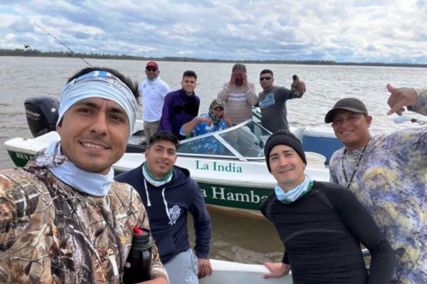 Jugadores de San Lorenzo de pesca en Esquina
