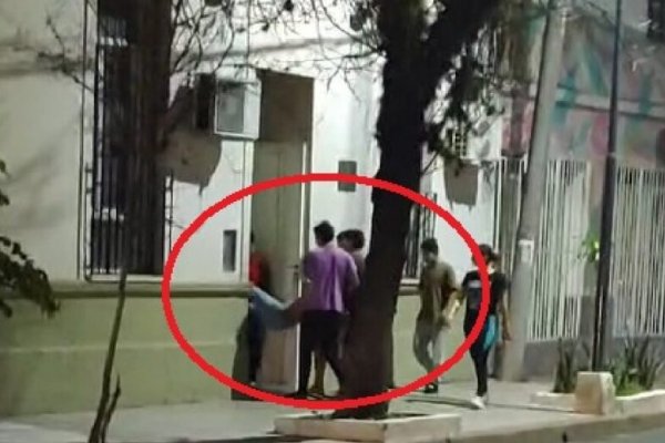 ¿Nuevo caso de maltrato institucional? Así “ingresaban” a un chico en un hogar capitalino