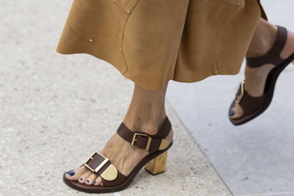 El color de la pedicura del verano lo llevan las invitadas de Dior, de Natalia Vodianova a Jeanne Damas