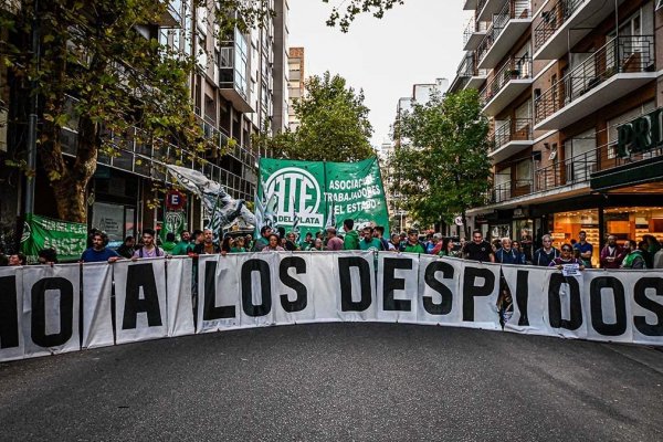 Más motosierra: habrá despidos en organismos nacionales a finales de mes