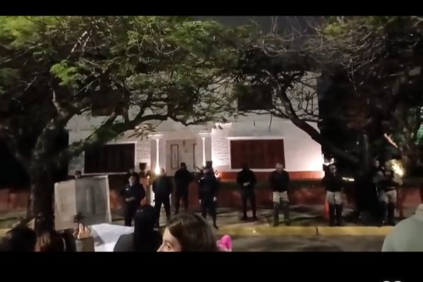 El clamor por Loan llegó a la Residencia Oficial del Gobernador: fuertes críticas a la policía y Justicia provincial
