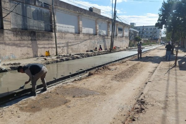 Concluyó la pavimentación de media calzada de la calle Pampín