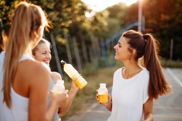 La tendencia a reducir el consumo de alcohol se llama sober curious y está de moda