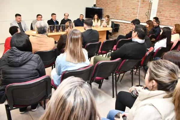 Leandro Zdero entregó ecógrafos al Hospital Perrando para 