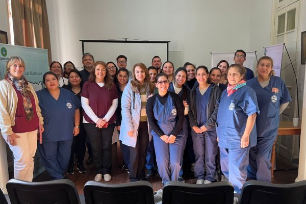 Médicos residentes exponen trabajos de investigación y de casos clínicos