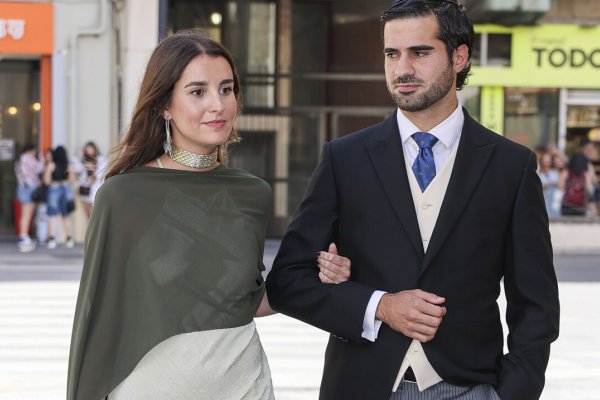 La invitada que con este bolso joya (rebajado en El Corte Inglés) causó sensación en la boda más exclusiva de Valencia
