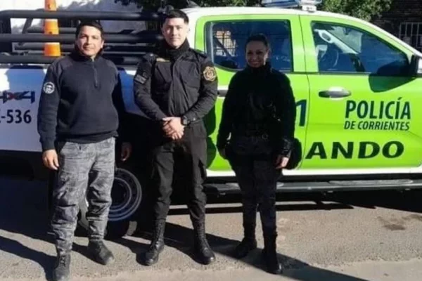 Corrientes: policías ayudaron a una mujer a tener a su bebé dentro de un patrullero