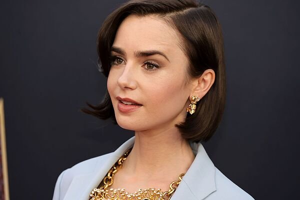 Los cortes de pelo y colores que querrás llevar este verano: del bob de Lily Collins al curly bob de Maribel Verdú