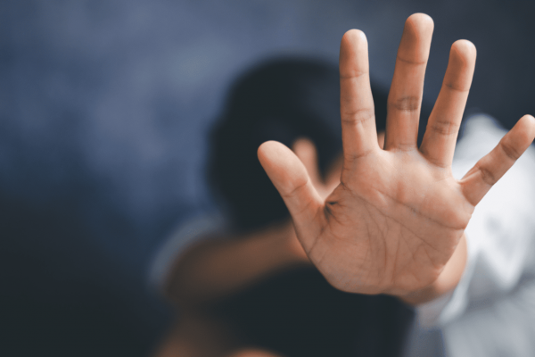 Dictan perimetral para dos personas e intervienen con perspectiva de género para proteger a una adolescente con retraso madurativo