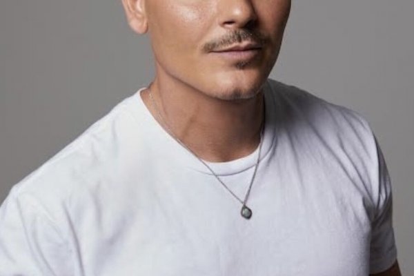 Mario Dedivanovic, maquillador: 