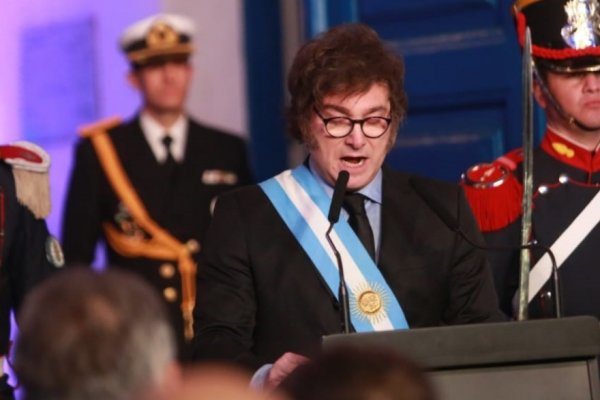 No todo fue sonrisas en Tucumán: el fuerte reclamo del Presidente a gobernadores por el empleo público