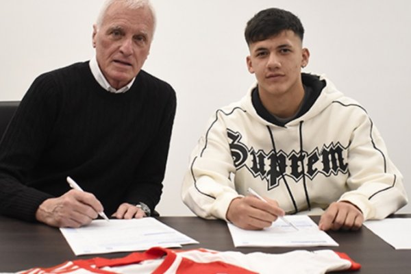 Es correntino y firmó con River su primer contrato