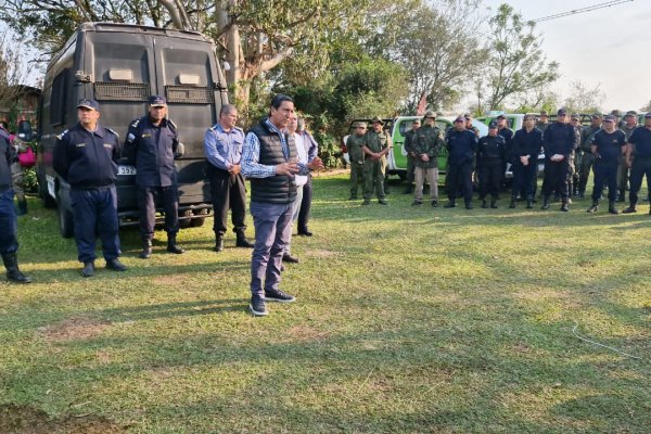 Hora después de los anuncios del gobernador el ministro de Seguridad suspendió sus actividades