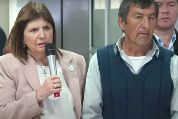 Qué dijo Bullrich tras recibir al padre de Loan Peña