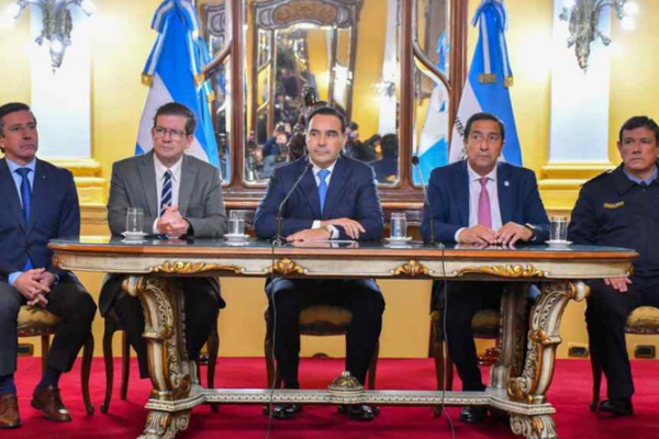 CIMBRONAZO! Valdés todavia piensa en posibles cambios en su gabinete