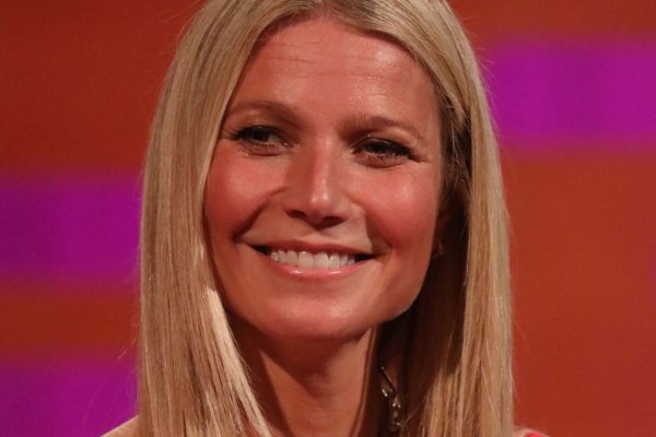 El inesperado alimento con vitamina C que come a diario Gwyneth Paltrow para una piel luminosa y sin arrugas