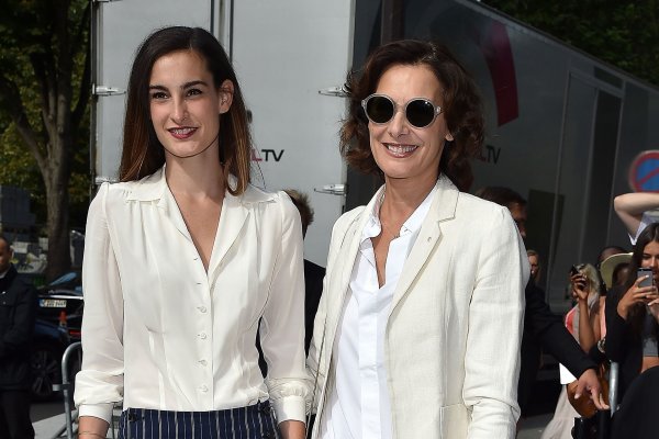 Los 3 vestidos nuevos e ideales de Mango que tanto mi madre como yo llevaríamos todo el verano