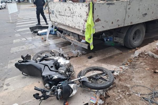 INSÓLITO! Chocó un camión estacionado y murió