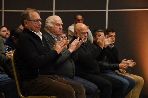 Tassano, Flinta y Vignolo en la presentación del libro 