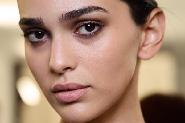 ¿Fijador de cejas, lápiz o polvos? Estos son los productos que debes usar para unas cejas naturales y definidas según expertas