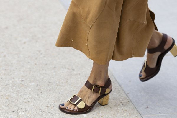 Más allá de Zara, estas son las 5 sandalias rebajadas que te visten todo el verano