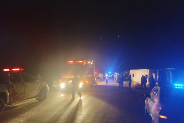 Volcó un colectivo con 46 pasajeros