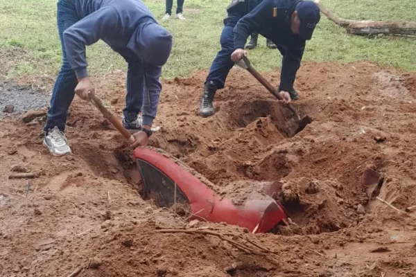Corrientes: desarmaron y enterraron su auto para cobrar el dinero del seguro