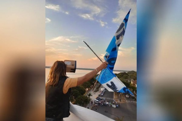LOAN EN EL PUENTE! Manifestantes pidieron por el niño en el Chaco - Corrientes