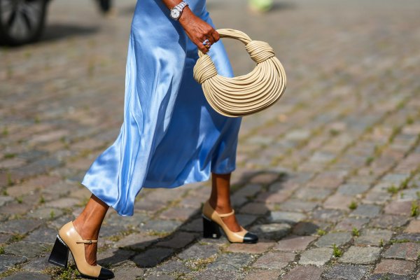 De la falda de satén a los pantalones capri, las 5 prendas que te ayudarán a vestir bien a pesar del calor